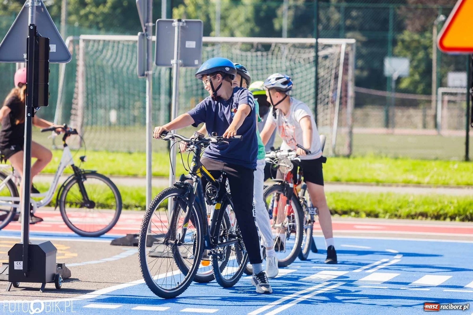 Zdjęcie w galerii na portalu naszraciborz.pl: Przy SP 18 otwarto miasteczko rowerowe [FOTO i WIDEO] wiadomości z regionu