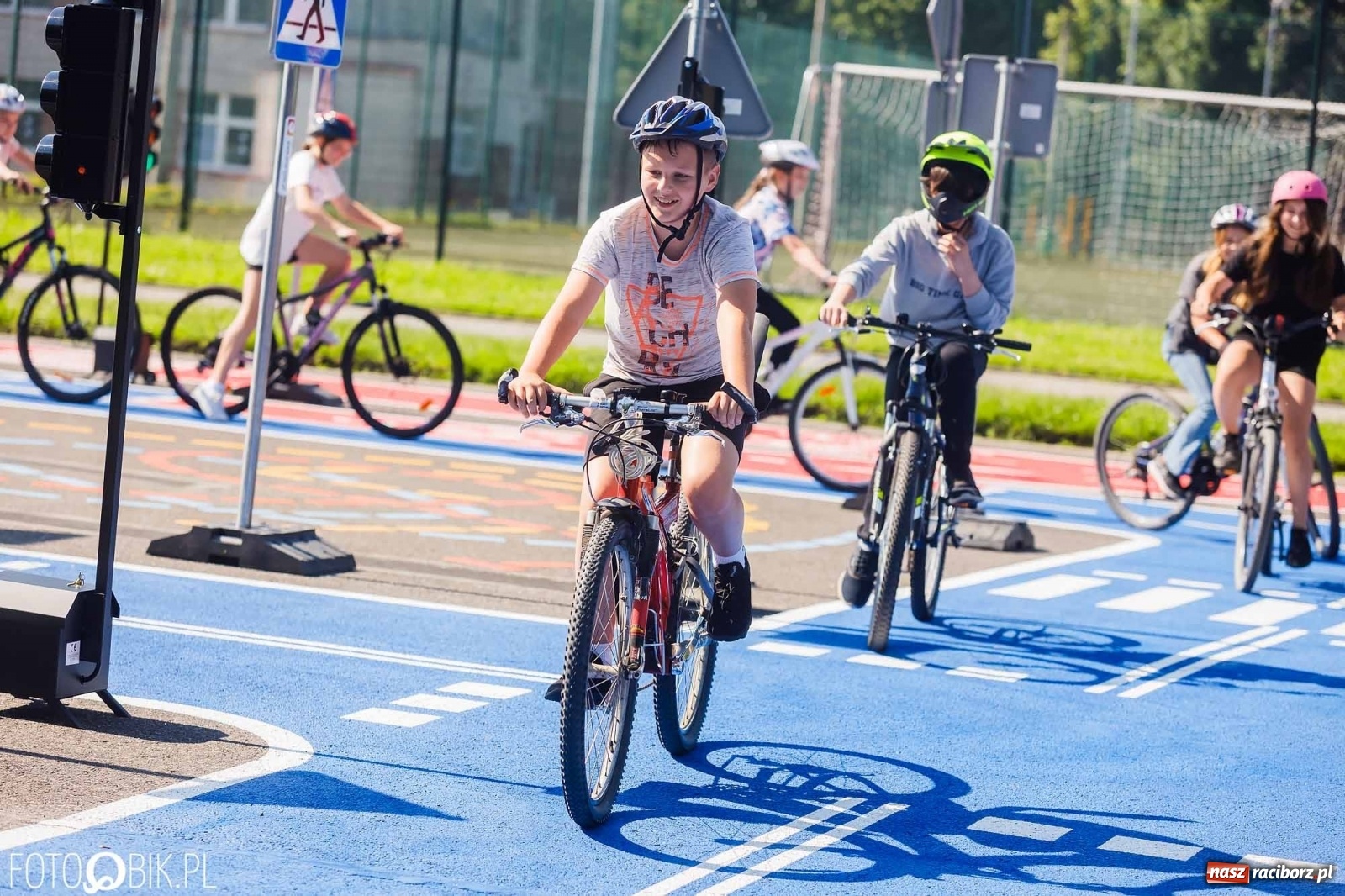Zdjęcie w galerii na portalu naszraciborz.pl: Przy SP 18 otwarto miasteczko rowerowe [FOTO i WIDEO] wiadomości z regionu