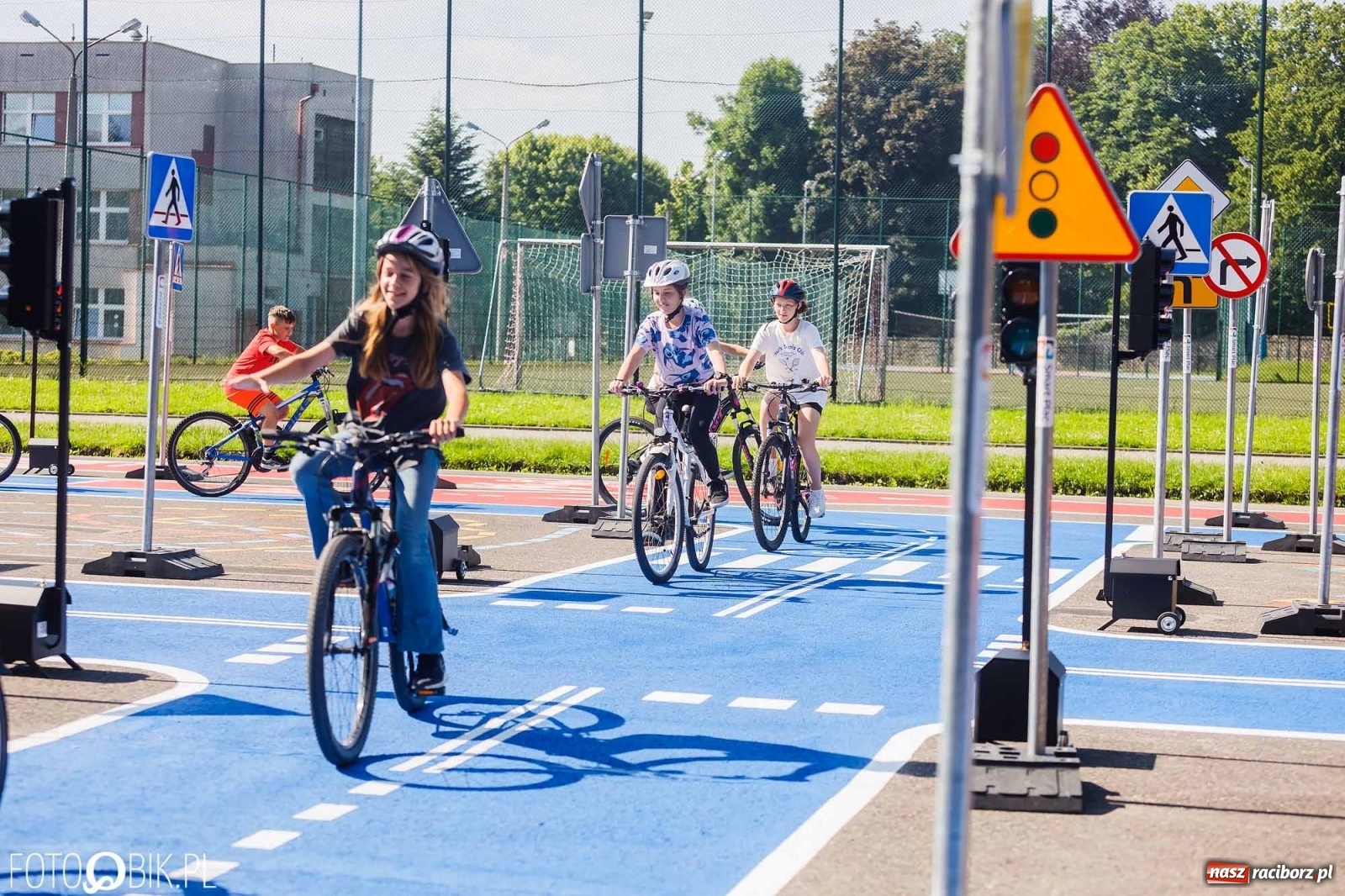 Zdjęcie w galerii na portalu naszraciborz.pl: Przy SP 18 otwarto miasteczko rowerowe [FOTO i WIDEO] wiadomości z regionu