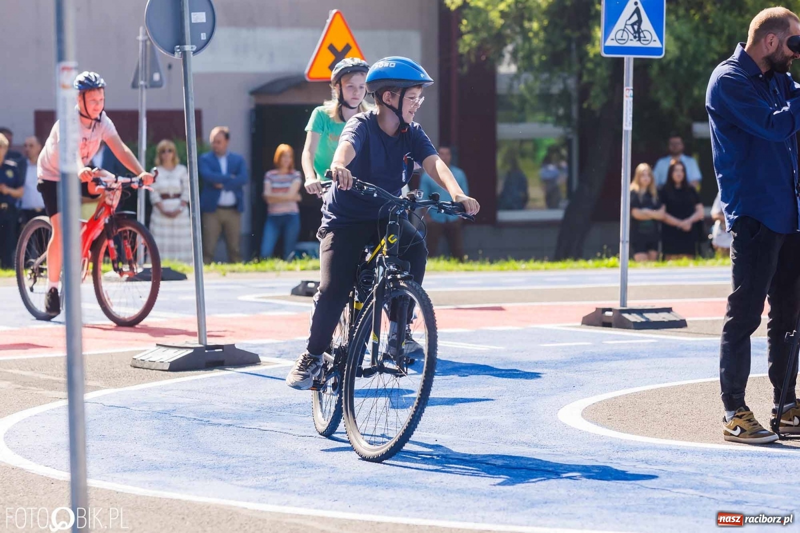 Zdjęcie w galerii na portalu naszraciborz.pl: Przy SP 18 otwarto miasteczko rowerowe [FOTO i WIDEO] wiadomości z regionu