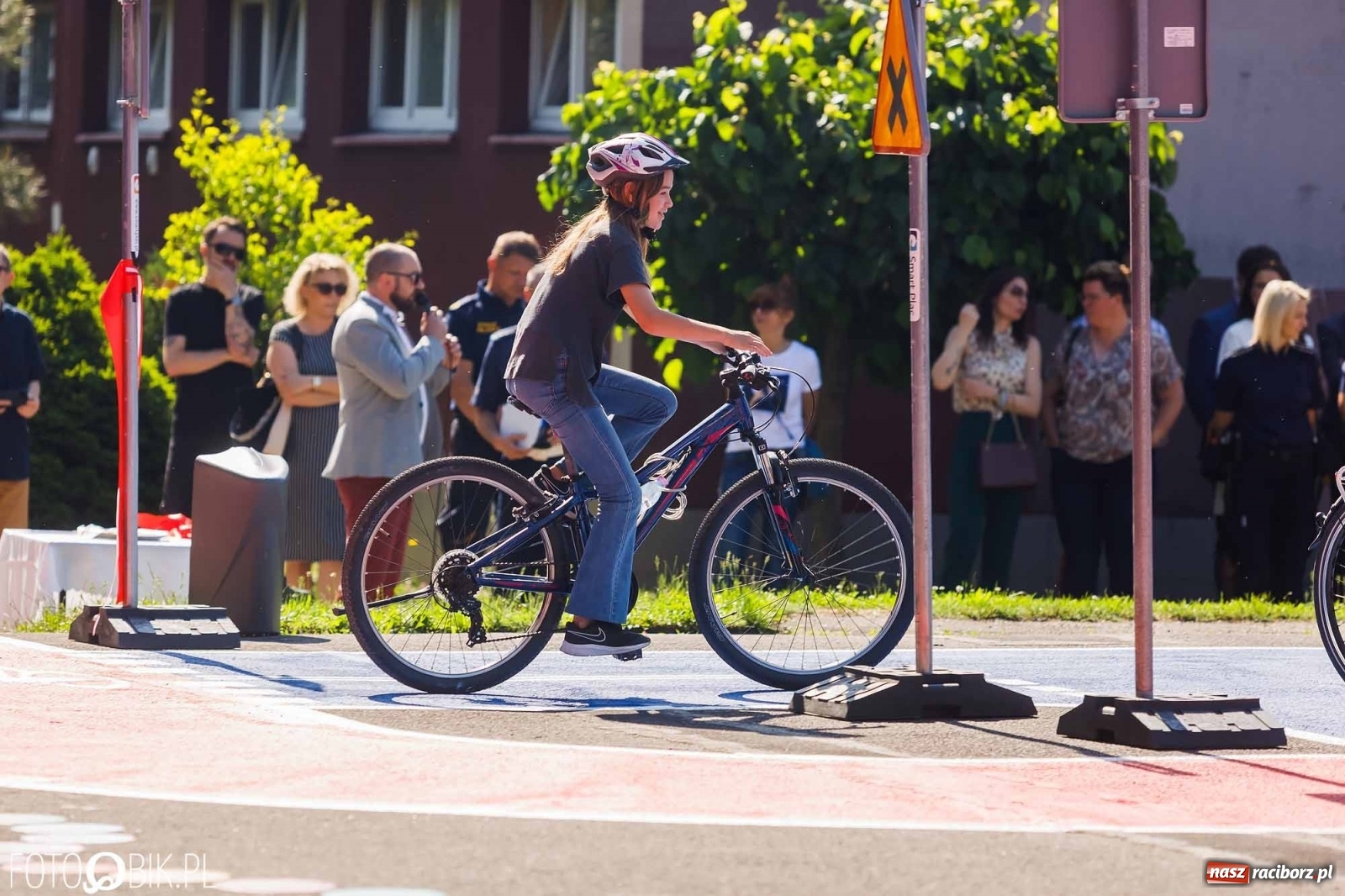 Zdjęcie w galerii na portalu naszraciborz.pl: Przy SP 18 otwarto miasteczko rowerowe [FOTO i WIDEO] wiadomości z regionu
