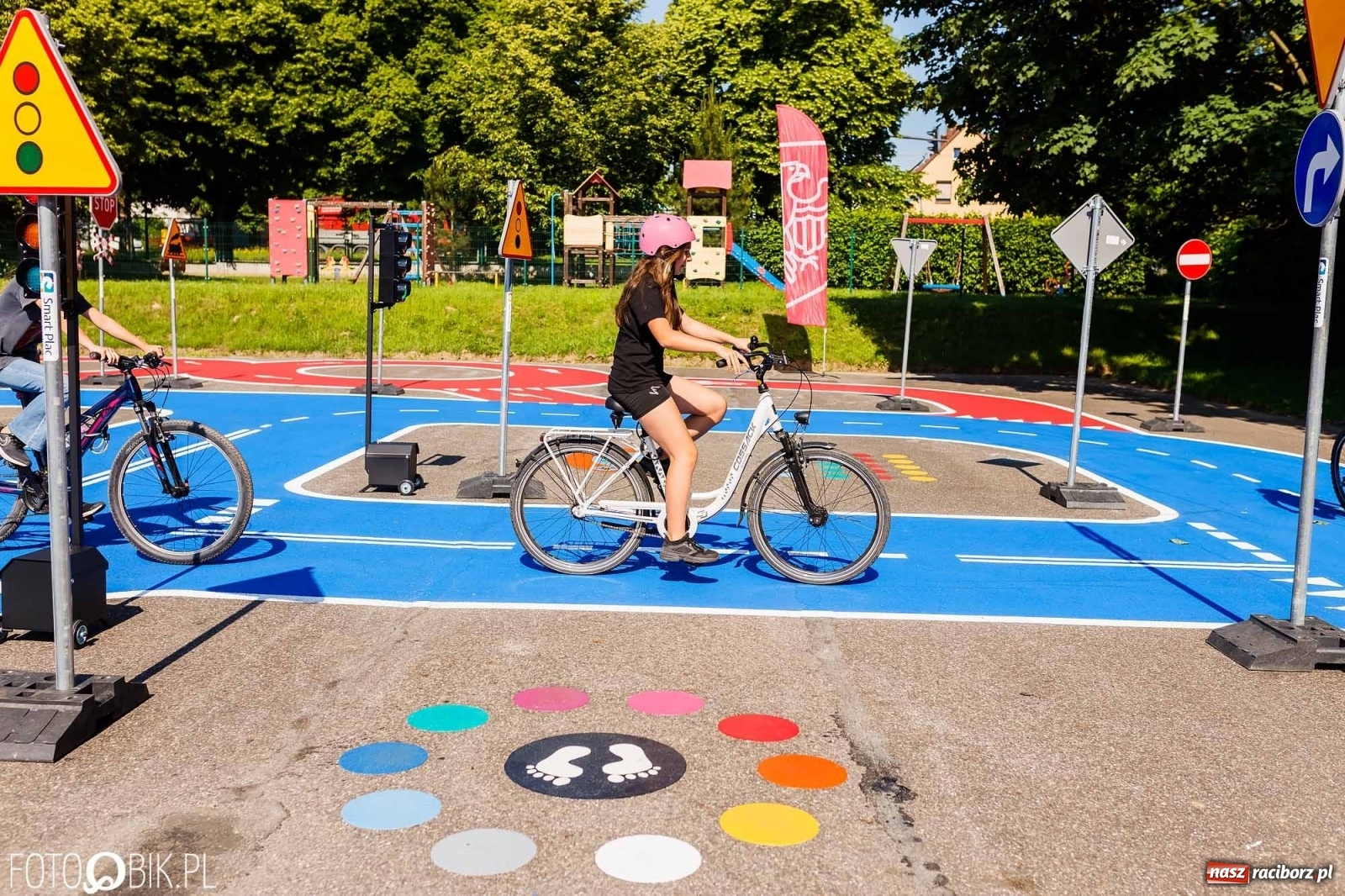 Zdjęcie w galerii na portalu naszraciborz.pl: Przy SP 18 otwarto miasteczko rowerowe [FOTO i WIDEO] wiadomości z regionu