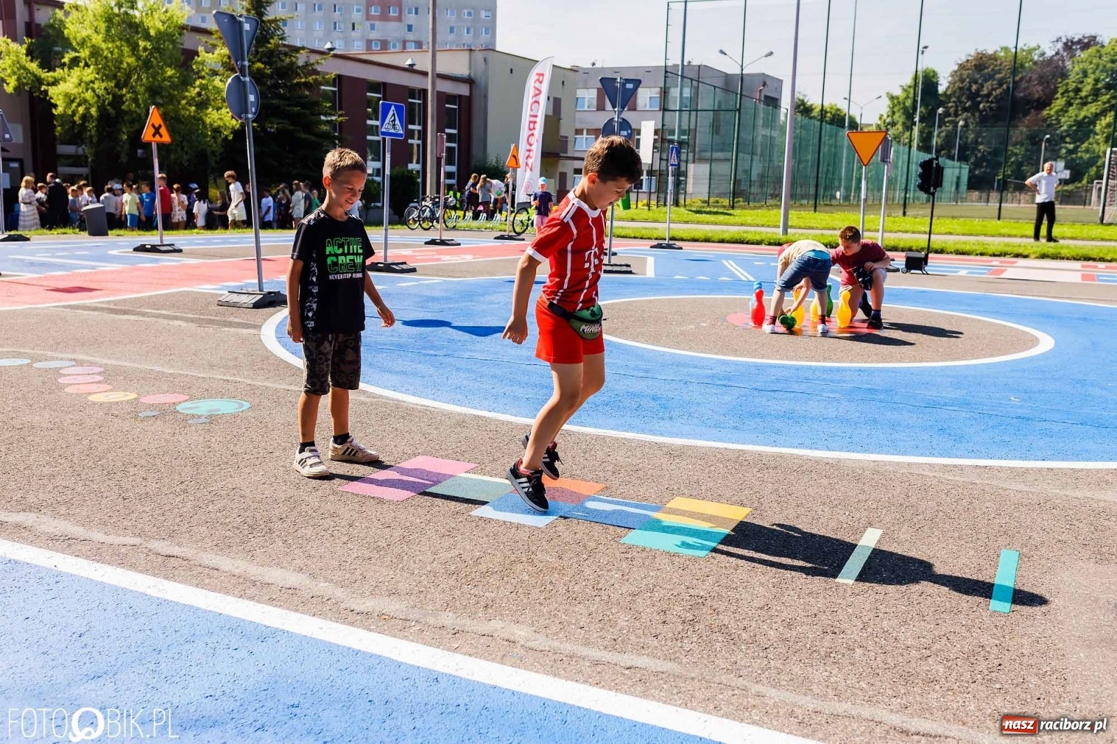 Zdjęcie w galerii na portalu naszraciborz.pl: Przy SP 18 otwarto miasteczko rowerowe [FOTO i WIDEO] wiadomości z regionu