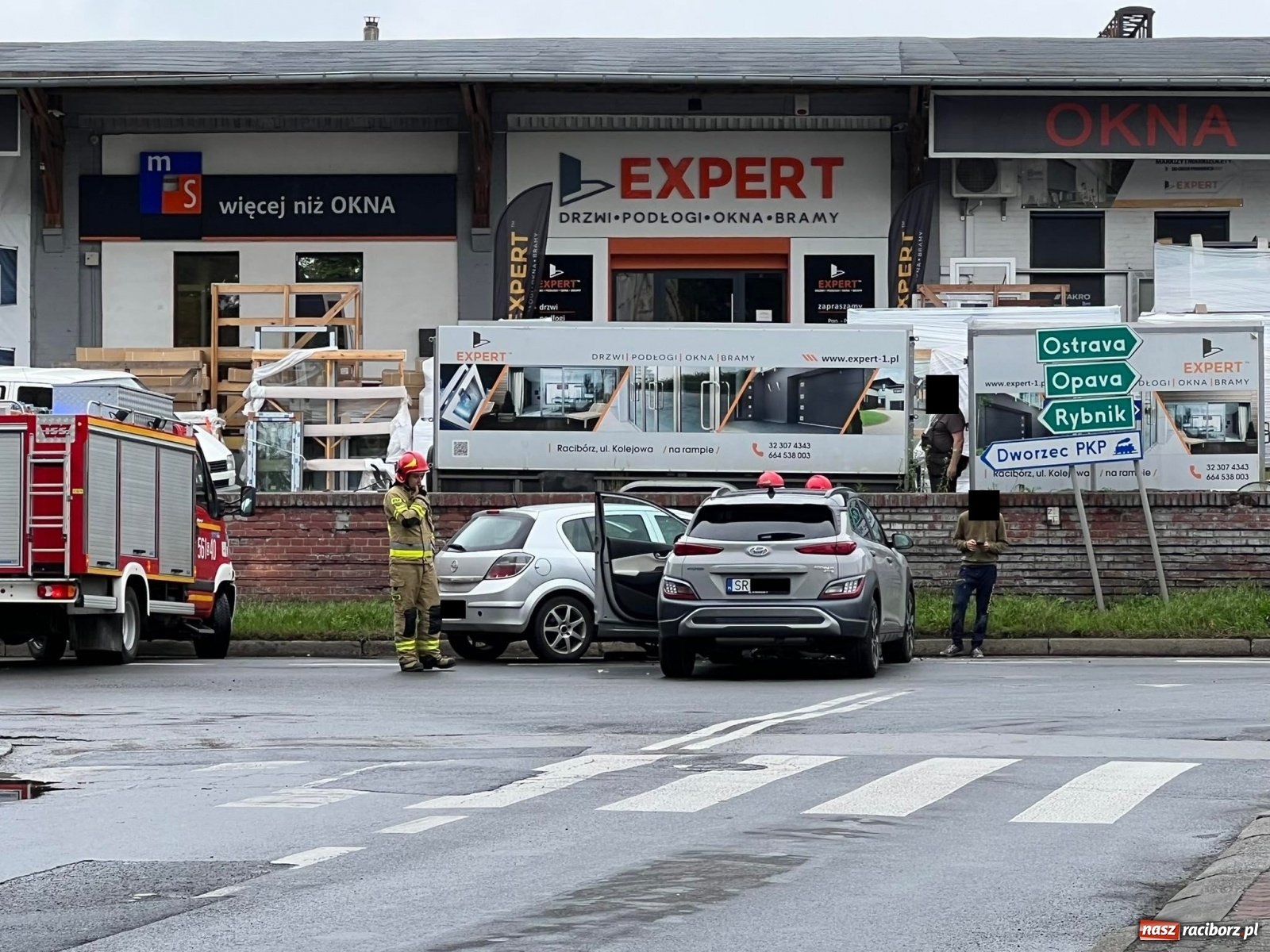 Zdjęcie w galerii na portalu naszraciborz.pl: Kolizja na Kolejowej. Klasyczne wymuszenie wiadomości z regionu