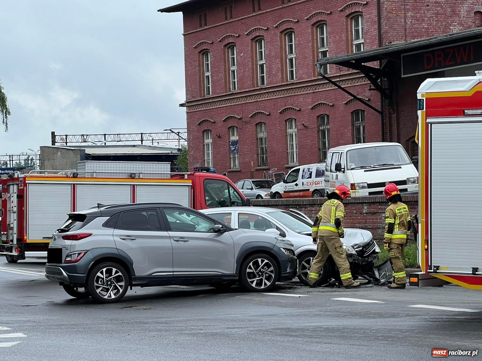 Zdjęcie w galerii na portalu naszraciborz.pl: Kolizja na Kolejowej. Klasyczne wymuszenie wiadomości z regionu