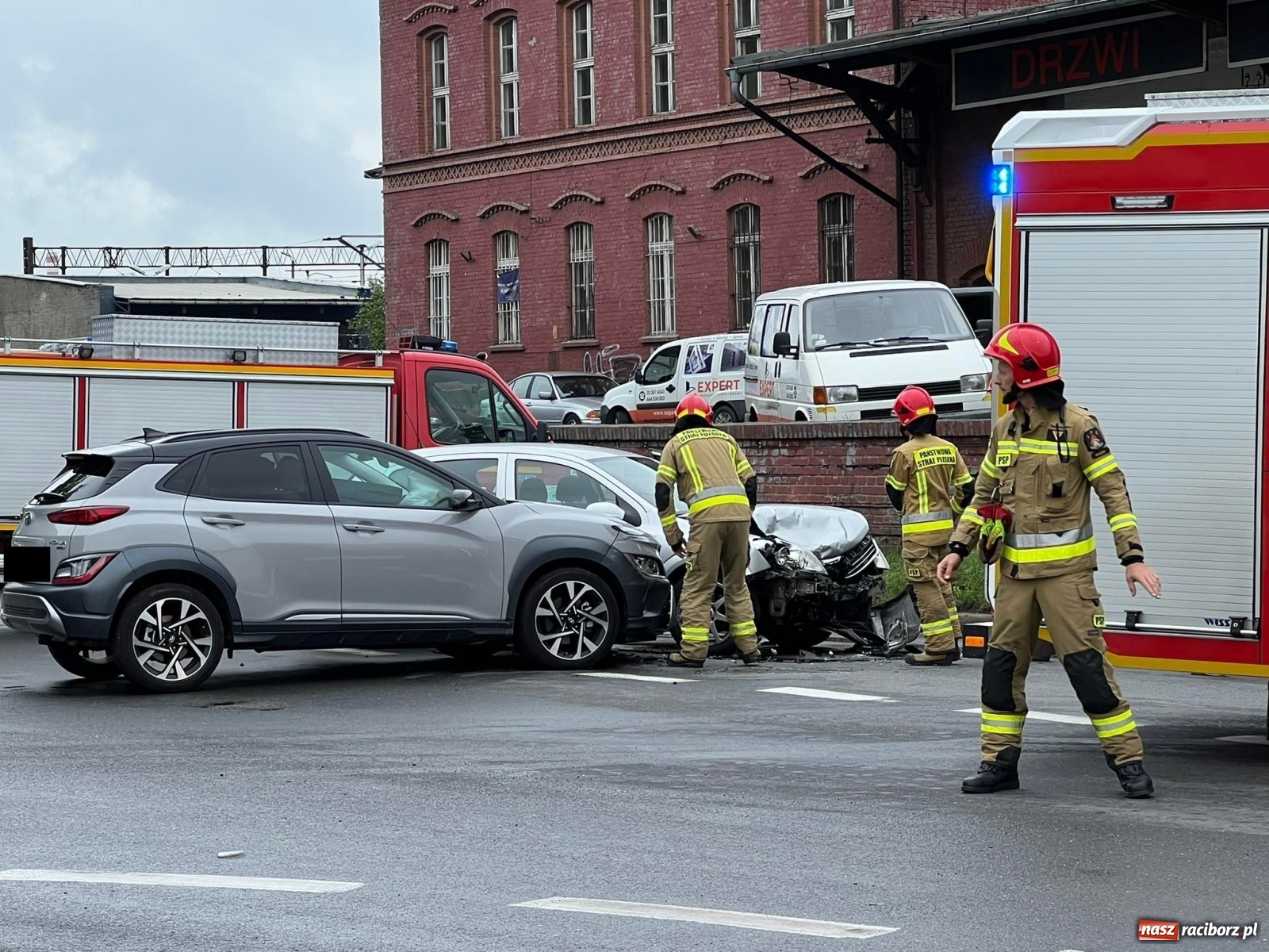 Zdjęcie w galerii na portalu naszraciborz.pl: Kolizja na Kolejowej. Klasyczne wymuszenie wiadomości z regionu