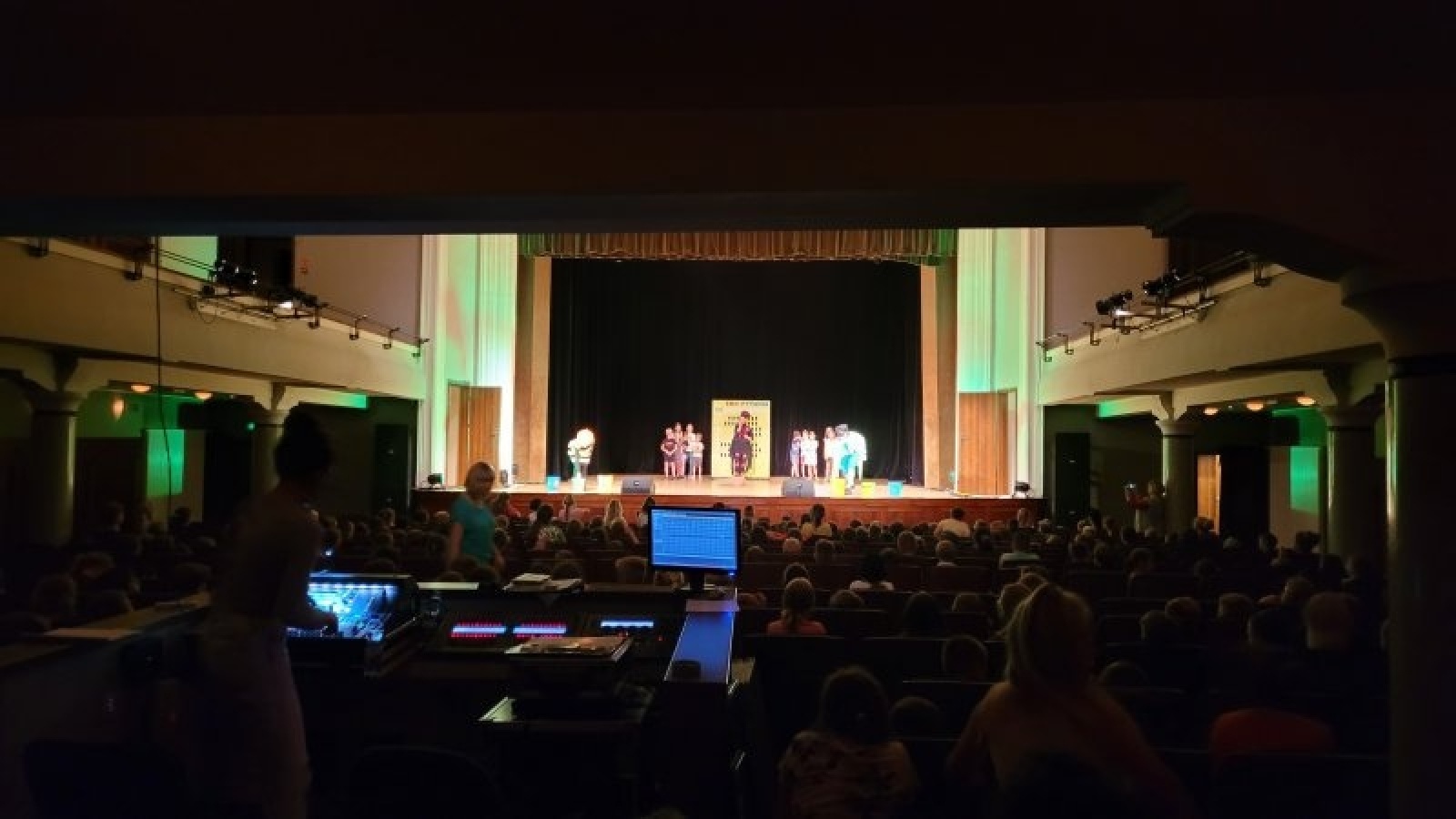 Zdjęcie w galerii na portalu naszraciborz.pl: Środowisko ponad wszystko. 700 raciborzan na widowni wiadomości z regionu