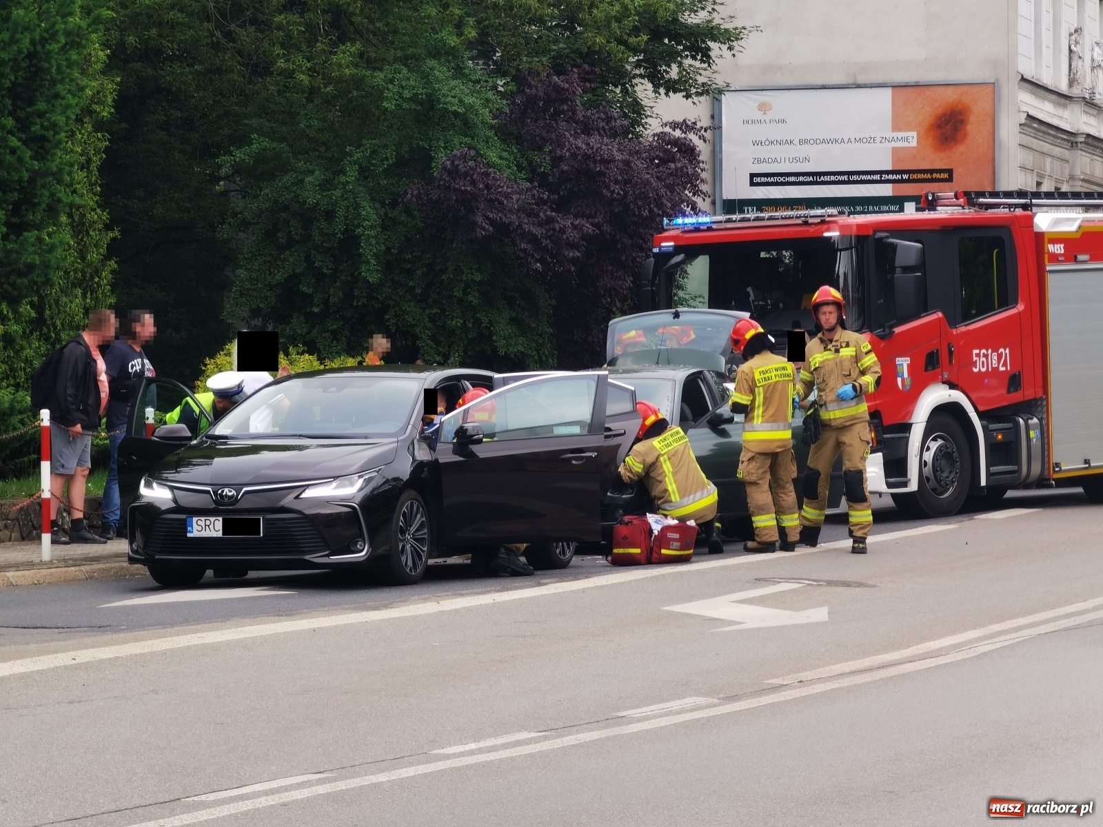Zdjęcie w galerii na portalu naszraciborz.pl: Wypadek na Podwalu. Poszkodowany z urazem kręgosłupa [FOTO] wiadomości z regionu
