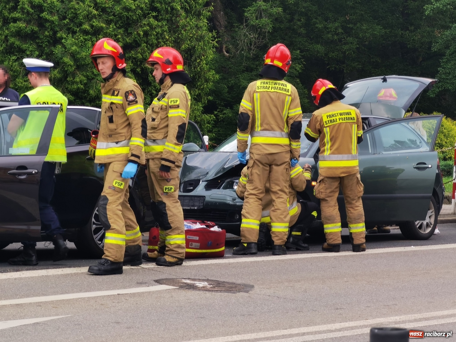 Zdjęcie w galerii na portalu naszraciborz.pl: Wypadek na Podwalu. Poszkodowany z urazem kręgosłupa [FOTO] wiadomości z regionu
