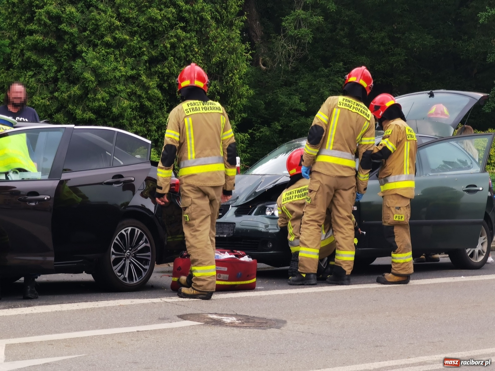 Zdjęcie w galerii na portalu naszraciborz.pl: Wypadek na Podwalu. Poszkodowany z urazem kręgosłupa [FOTO] wiadomości z regionu
