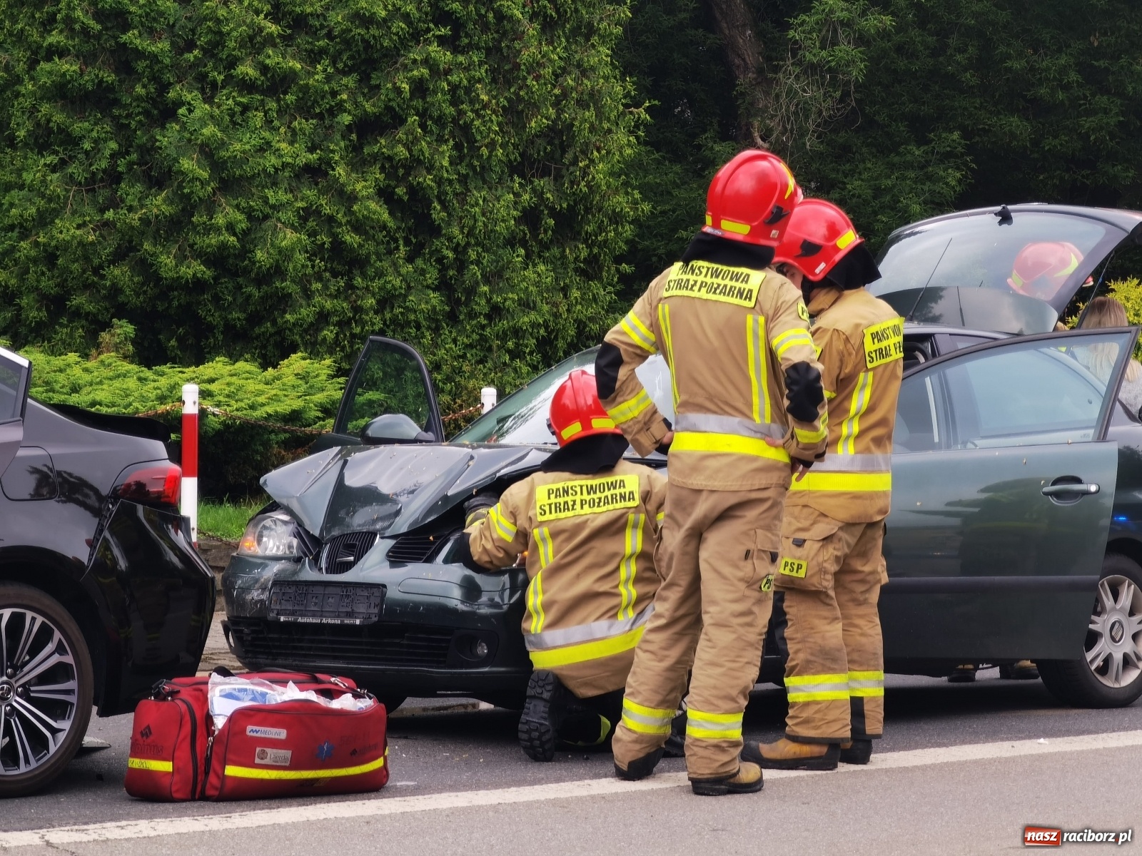 Zdjęcie w galerii na portalu naszraciborz.pl: Wypadek na Podwalu. Poszkodowany z urazem kręgosłupa [FOTO] wiadomości z regionu
