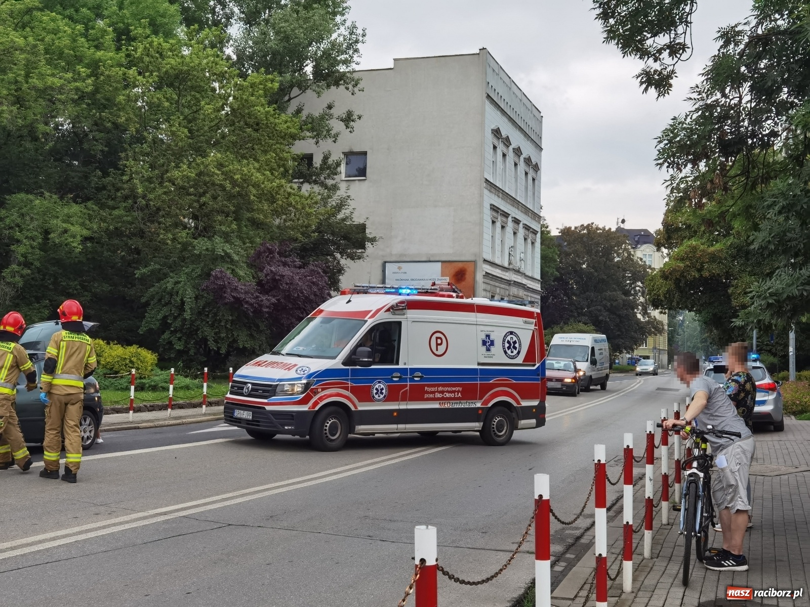 Zdjęcie w galerii na portalu naszraciborz.pl: Wypadek na Podwalu. Poszkodowany z urazem kręgosłupa [FOTO] wiadomości z regionu