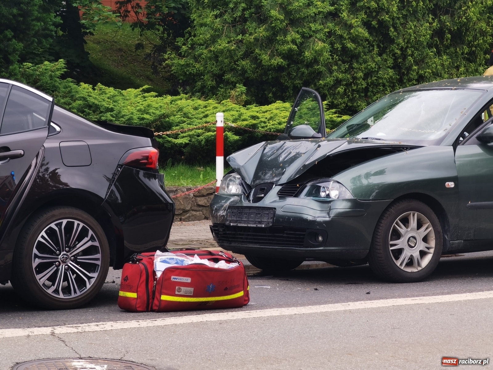 Zdjęcie w galerii na portalu naszraciborz.pl: Wypadek na Podwalu. Poszkodowany z urazem kręgosłupa [FOTO] wiadomości z regionu