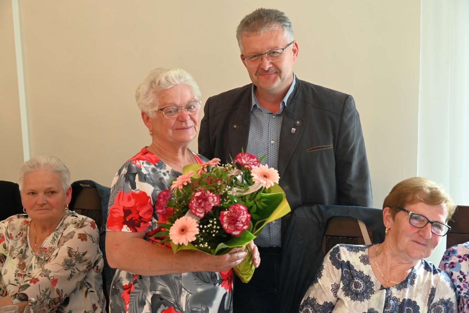 Zdjęcie w galerii na portalu naszraciborz.pl: Dzień Matki i Ojca w kole emerytów w Krzyżanowicach wiadomości z regionu