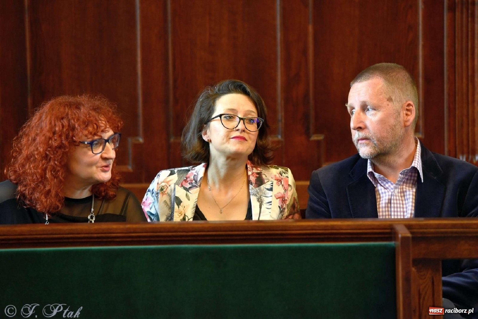 Zdjęcie w galerii na portalu naszraciborz.pl: Sala sądowa jak scena koncertowa. Dni Raciborza zainaugurowano w gmachu Temidy wiadomości z regionu