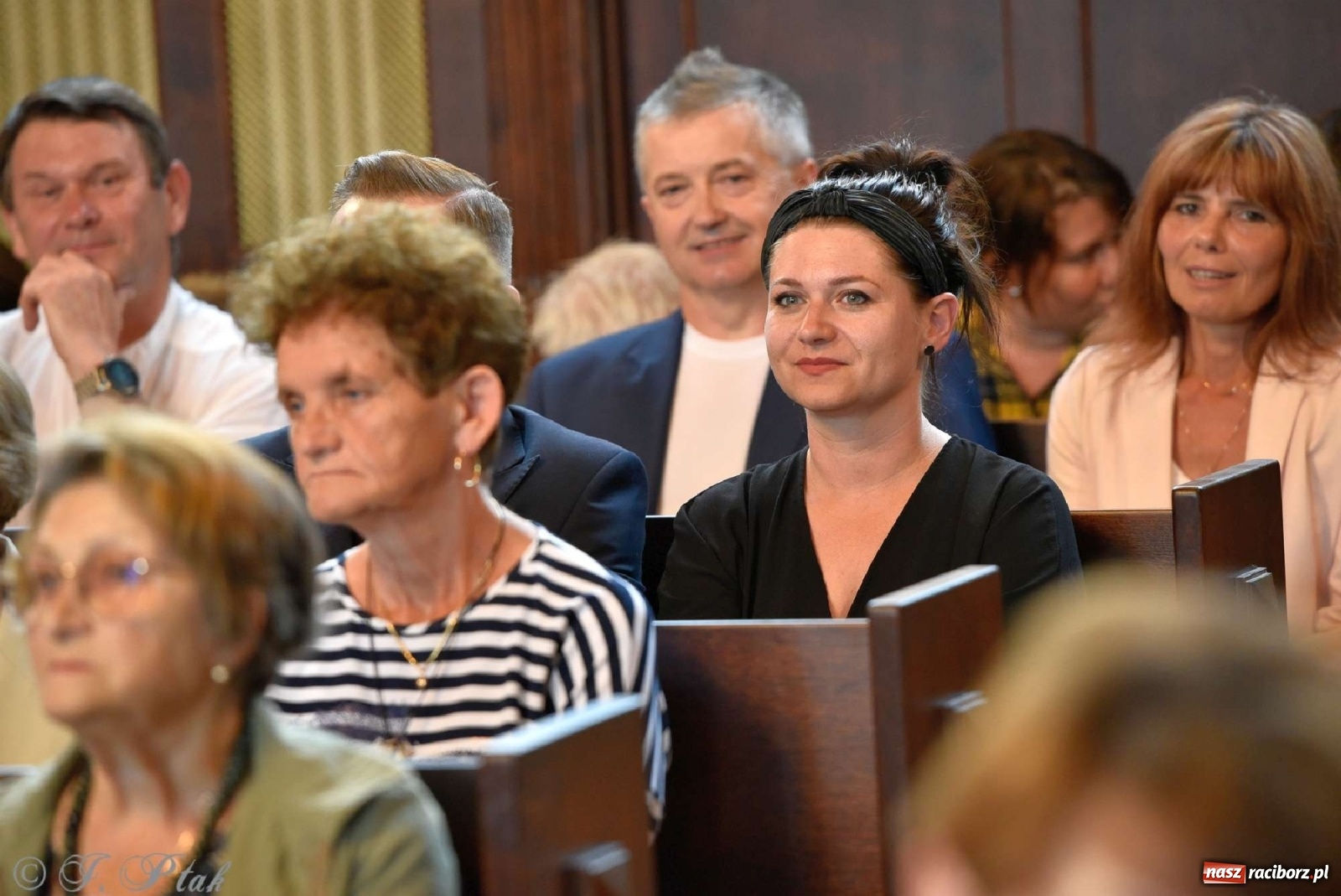 Zdjęcie w galerii na portalu naszraciborz.pl: Sala sądowa jak scena koncertowa. Dni Raciborza zainaugurowano w gmachu Temidy wiadomości z regionu
