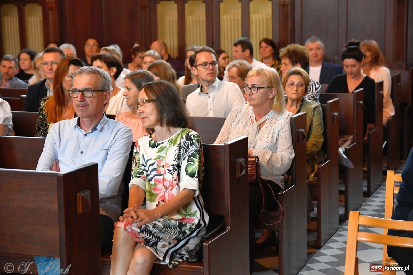 Zdjęcie w galerii na portalu naszraciborz.pl: Sala sądowa jak scena koncertowa. Dni Raciborza zainaugurowano w gmachu Temidy wiadomości z regionu