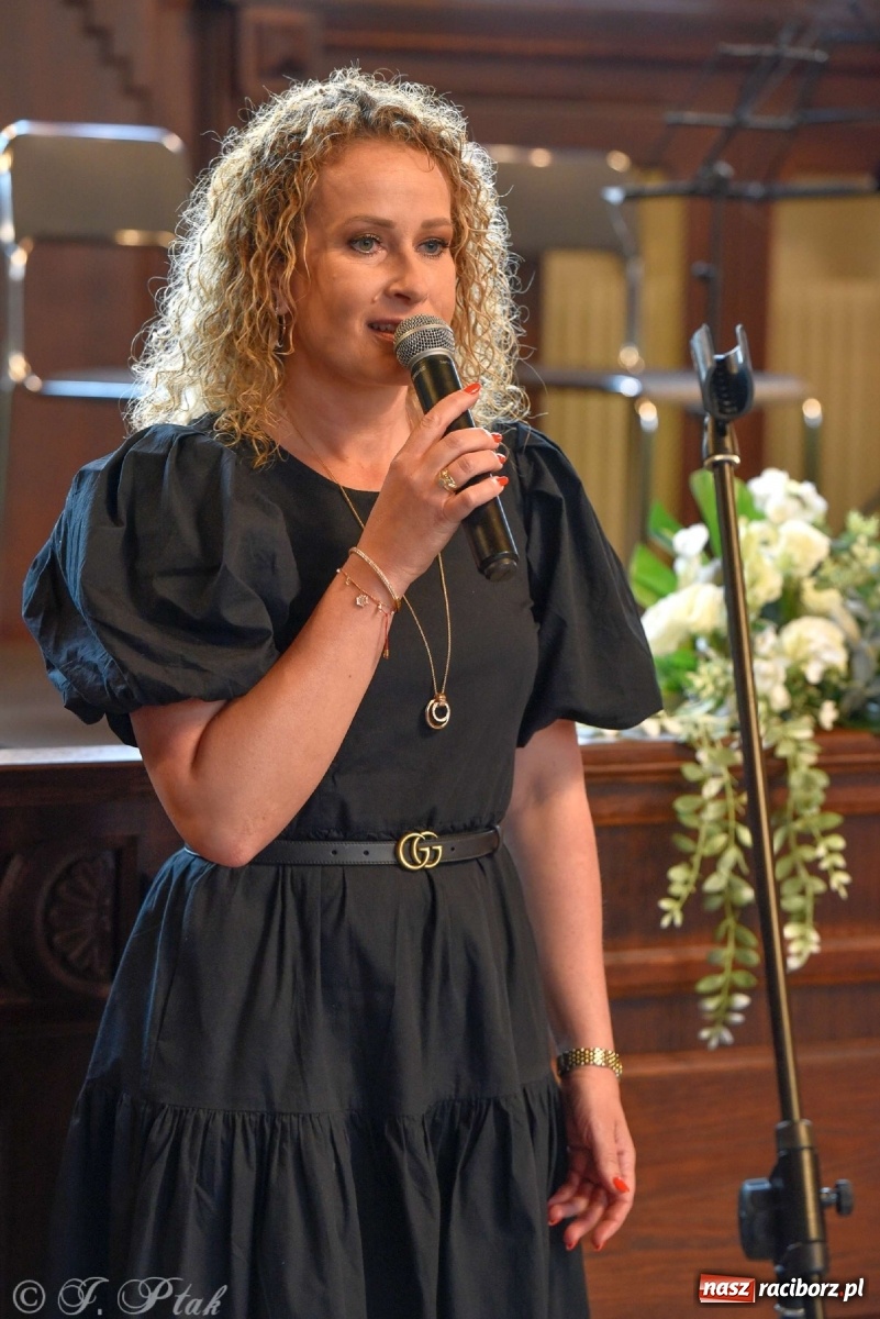 Zdjęcie w galerii na portalu naszraciborz.pl: Sala sądowa jak scena koncertowa. Dni Raciborza zainaugurowano w gmachu Temidy wiadomości z regionu