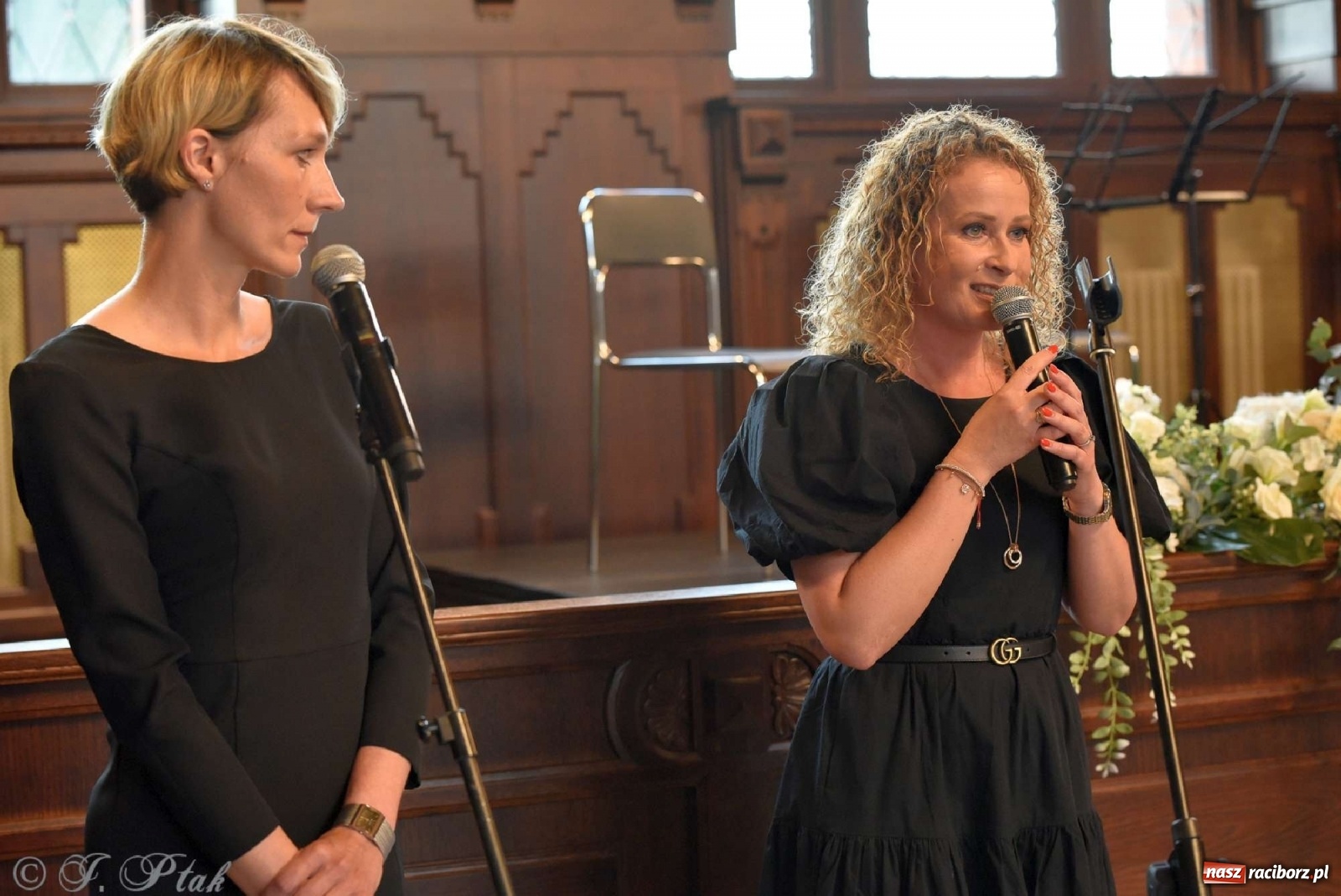 Zdjęcie w galerii na portalu naszraciborz.pl: Sala sądowa jak scena koncertowa. Dni Raciborza zainaugurowano w gmachu Temidy wiadomości z regionu