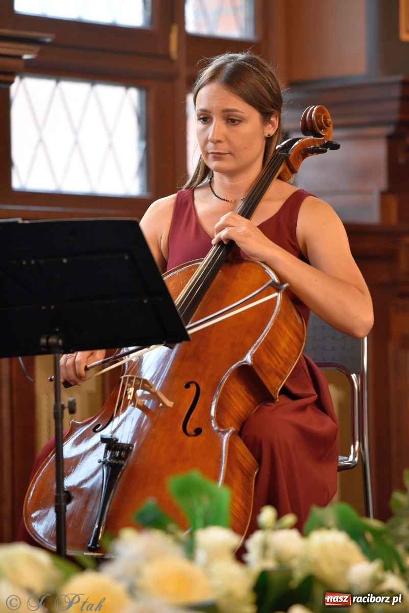 Zdjęcie w galerii na portalu naszraciborz.pl: Sala sądowa jak scena koncertowa. Dni Raciborza zainaugurowano w gmachu Temidy wiadomości z regionu