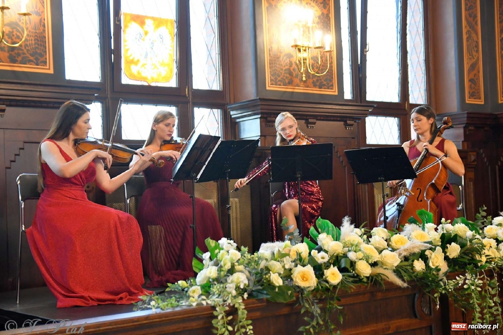 Zdjęcie w galerii na portalu naszraciborz.pl: Sala sądowa jak scena koncertowa. Dni Raciborza zainaugurowano w gmachu Temidy wiadomości z regionu