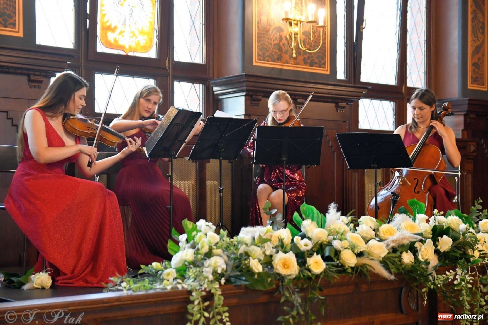 Zdjęcie w galerii na portalu naszraciborz.pl: Sala sądowa jak scena koncertowa. Dni Raciborza zainaugurowano w gmachu Temidy wiadomości z regionu