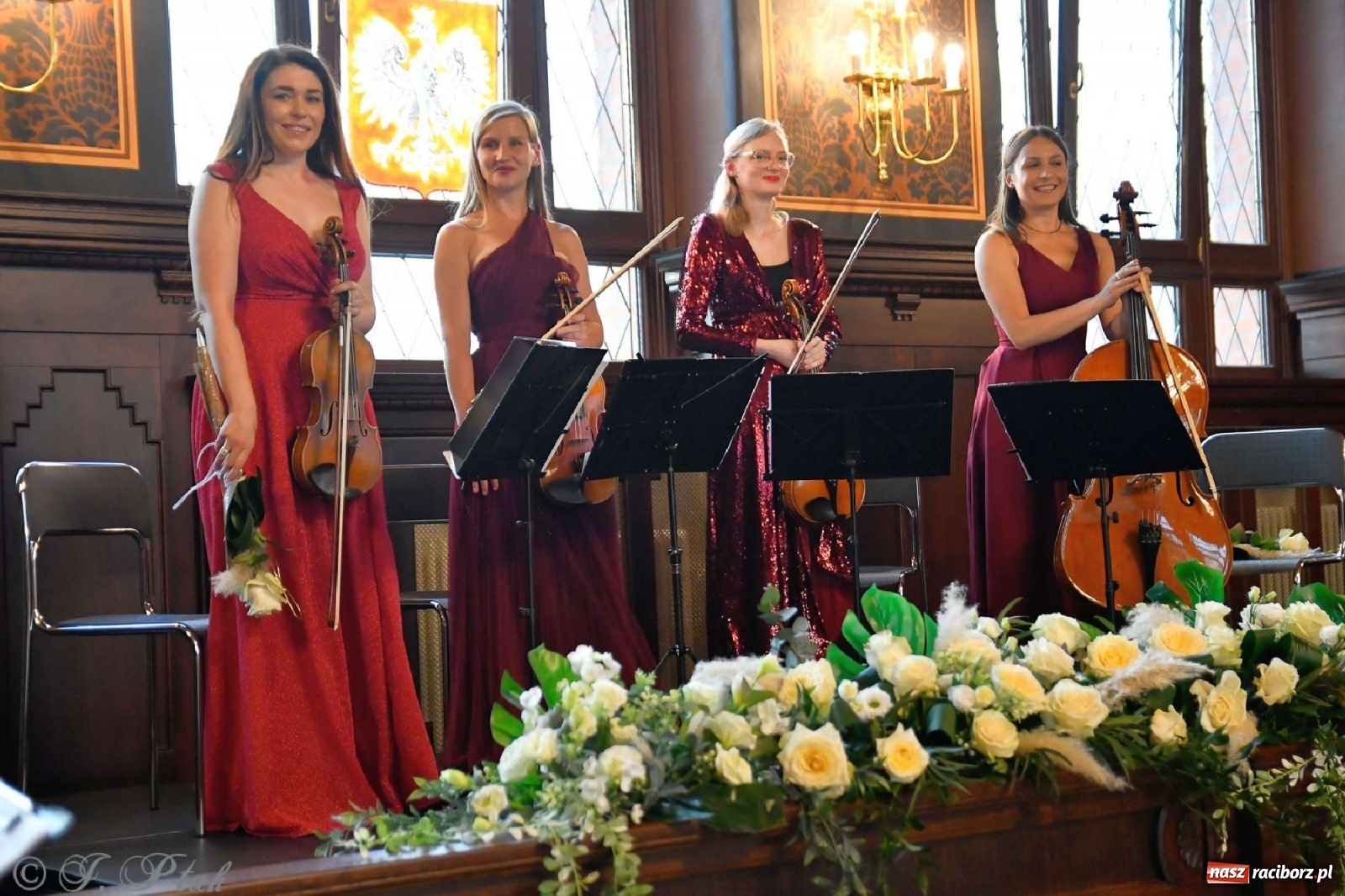 Zdjęcie w galerii na portalu naszraciborz.pl: Sala sądowa jak scena koncertowa. Dni Raciborza zainaugurowano w gmachu Temidy wiadomości z regionu