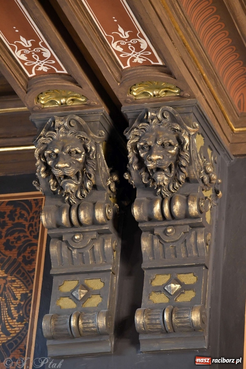 Zdjęcie w galerii na portalu naszraciborz.pl: Sala sądowa jak scena koncertowa. Dni Raciborza zainaugurowano w gmachu Temidy wiadomości z regionu