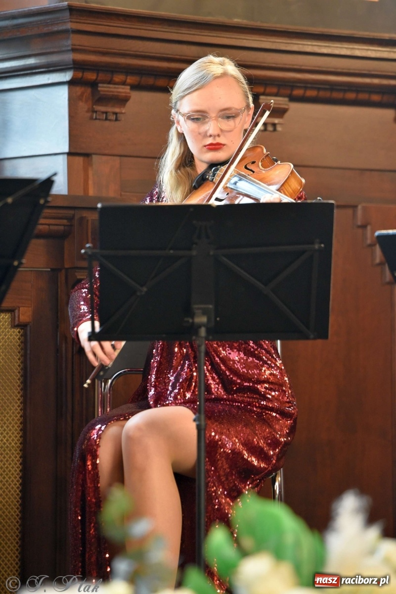 Zdjęcie w galerii na portalu naszraciborz.pl: Sala sądowa jak scena koncertowa. Dni Raciborza zainaugurowano w gmachu Temidy wiadomości z regionu