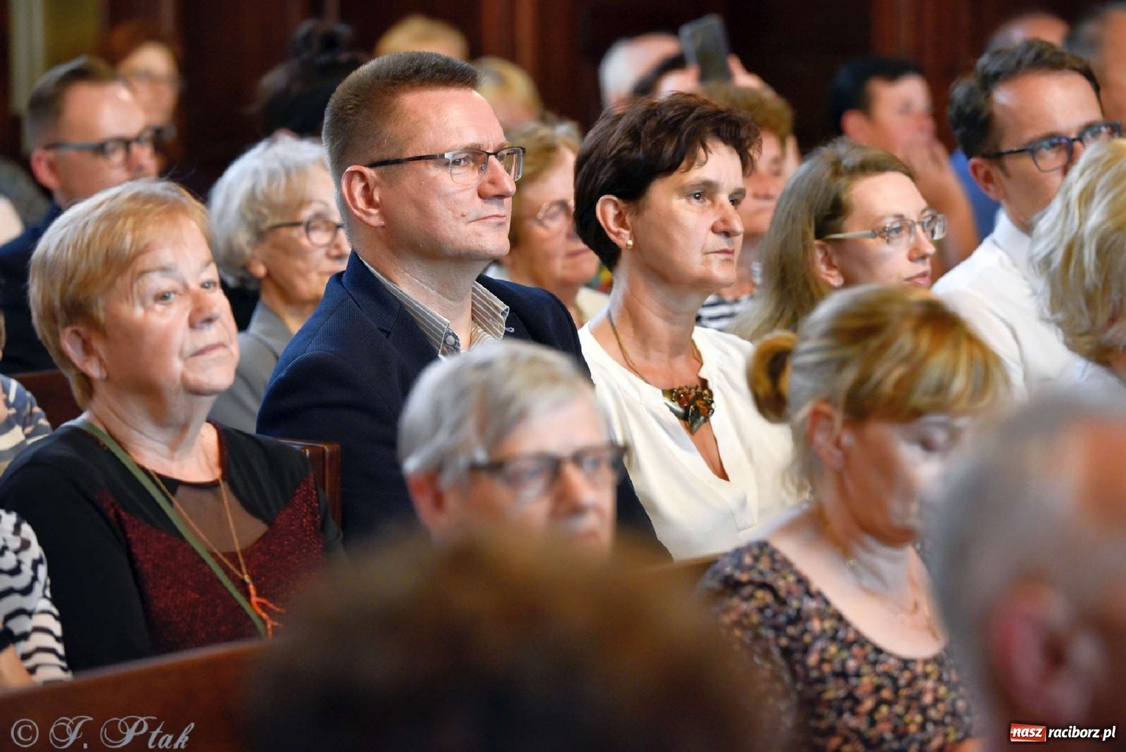 Zdjęcie w galerii na portalu naszraciborz.pl: Sala sądowa jak scena koncertowa. Dni Raciborza zainaugurowano w gmachu Temidy wiadomości z regionu