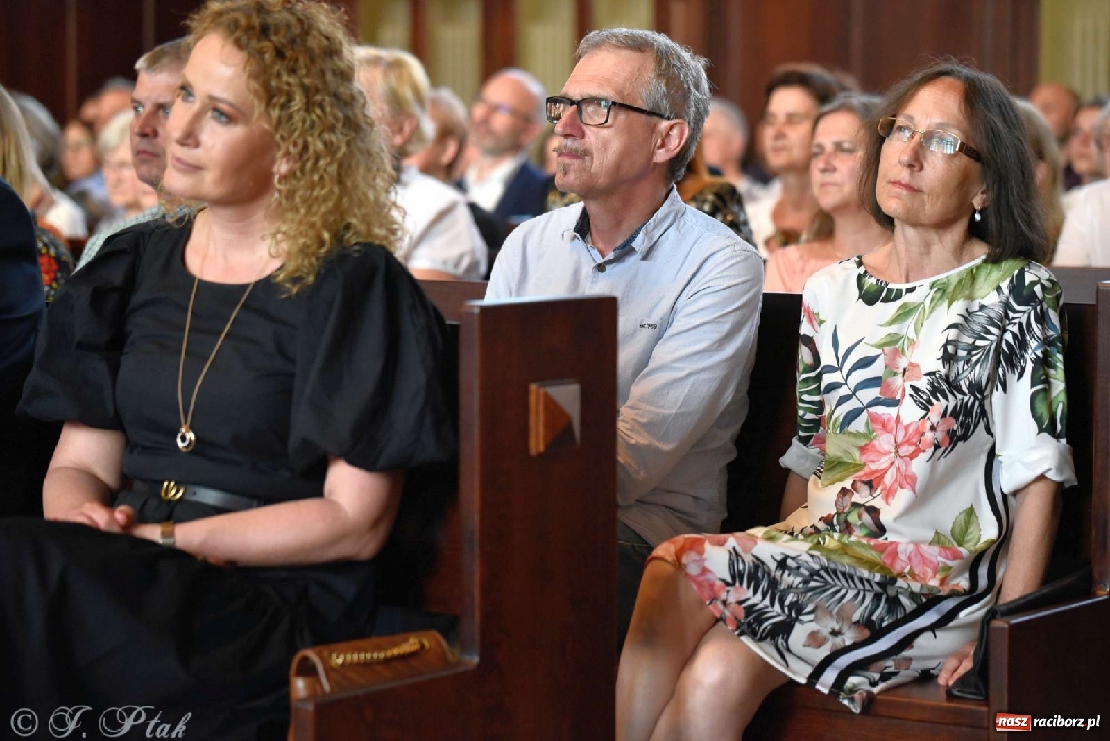 Zdjęcie w galerii na portalu naszraciborz.pl: Sala sądowa jak scena koncertowa. Dni Raciborza zainaugurowano w gmachu Temidy wiadomości z regionu