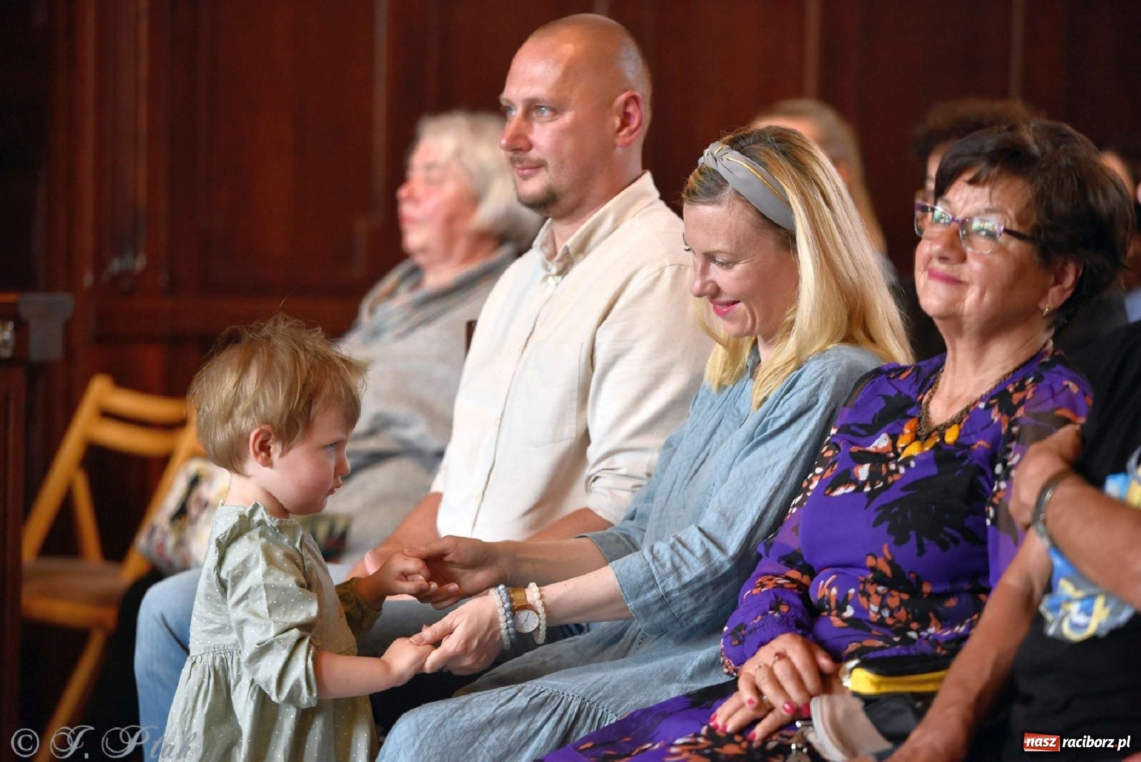 Zdjęcie w galerii na portalu naszraciborz.pl: Sala sądowa jak scena koncertowa. Dni Raciborza zainaugurowano w gmachu Temidy wiadomości z regionu