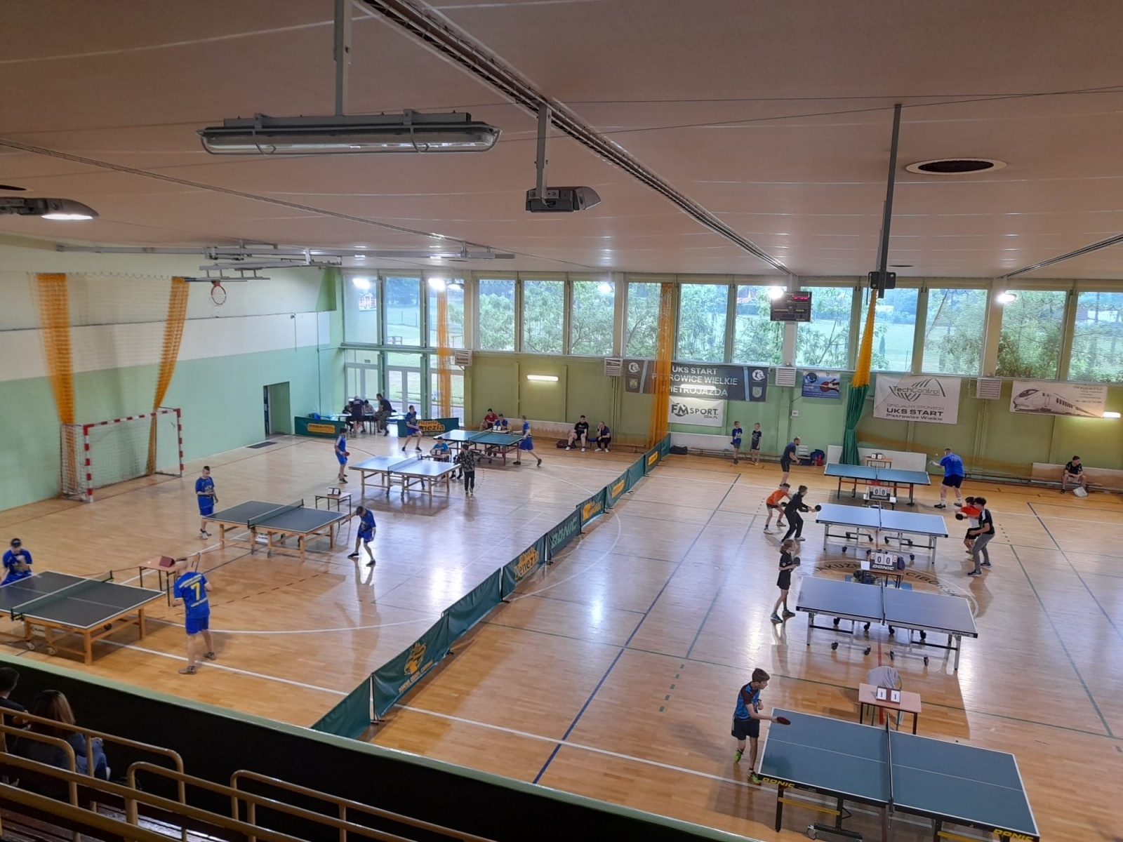 Zdjęcie w galerii na portalu naszraciborz.pl: Tenis stołowy. Zacięta rywalizacja o puchar burmistrza wiadomości z regionu