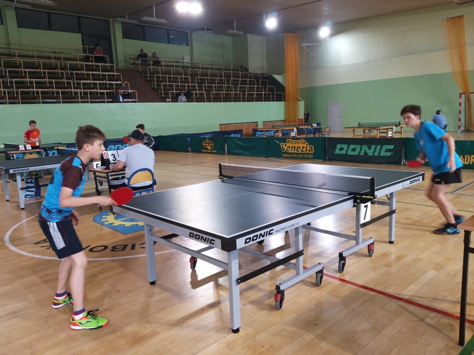 Zdjęcie w galerii na portalu naszraciborz.pl: Tenis stołowy. Zacięta rywalizacja o puchar burmistrza wiadomości z regionu