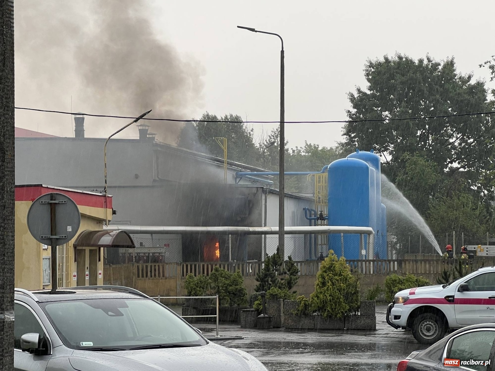 Zdjęcie w galerii na portalu naszraciborz.pl: Pożar transformatora na terenie Henkla [FOTO i WIDEO] wiadomości z regionu