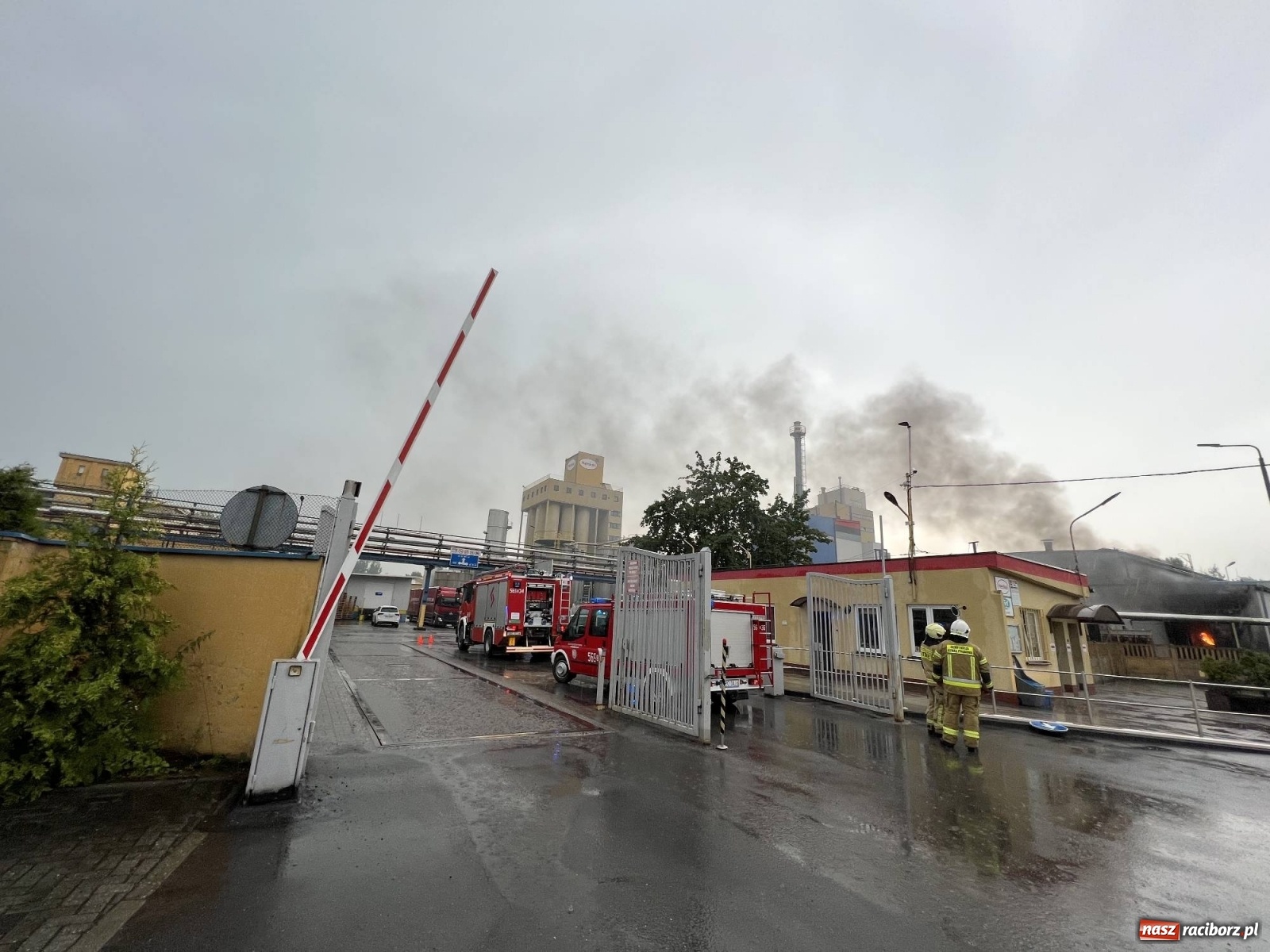 Zdjęcie w galerii na portalu naszraciborz.pl: Pożar transformatora na terenie Henkla [FOTO i WIDEO] wiadomości z regionu