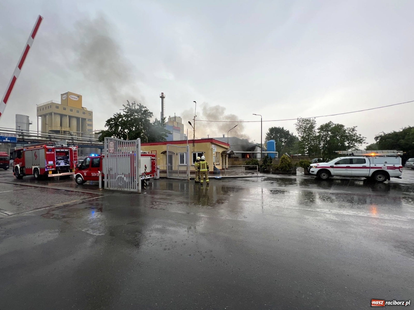 Zdjęcie w galerii na portalu naszraciborz.pl: Pożar transformatora na terenie Henkla [FOTO i WIDEO] wiadomości z regionu