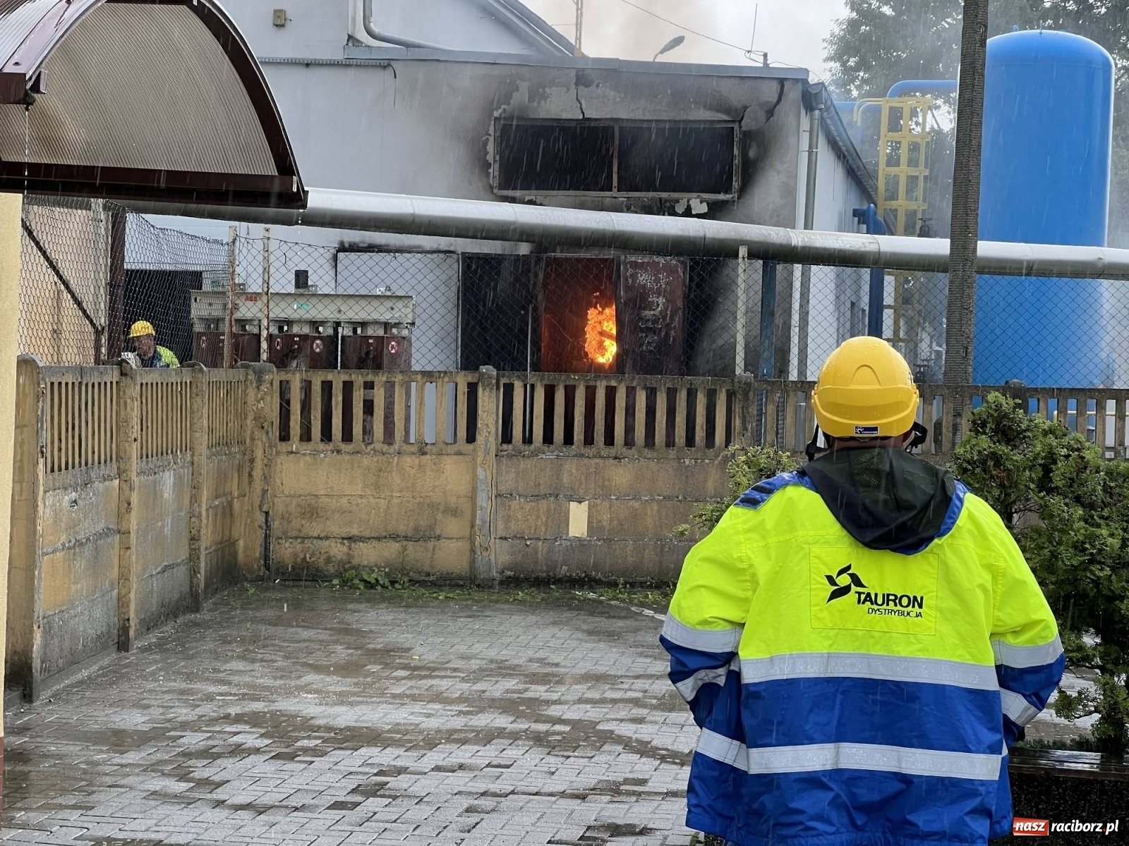 Zdjęcie w galerii na portalu naszraciborz.pl: Pożar transformatora na terenie Henkla [FOTO i WIDEO] wiadomości z regionu