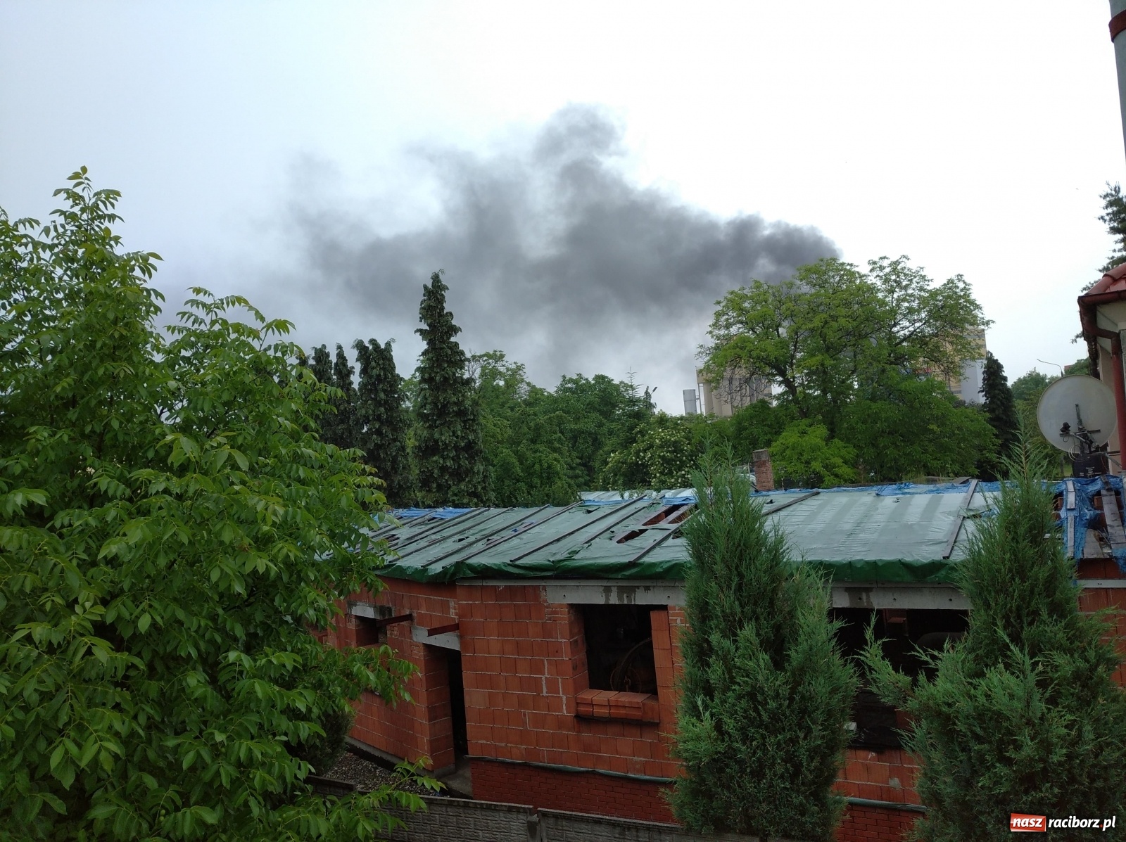 Zdjęcie w galerii na portalu naszraciborz.pl: Pożar transformatora na terenie Henkla [FOTO i WIDEO] wiadomości z regionu
