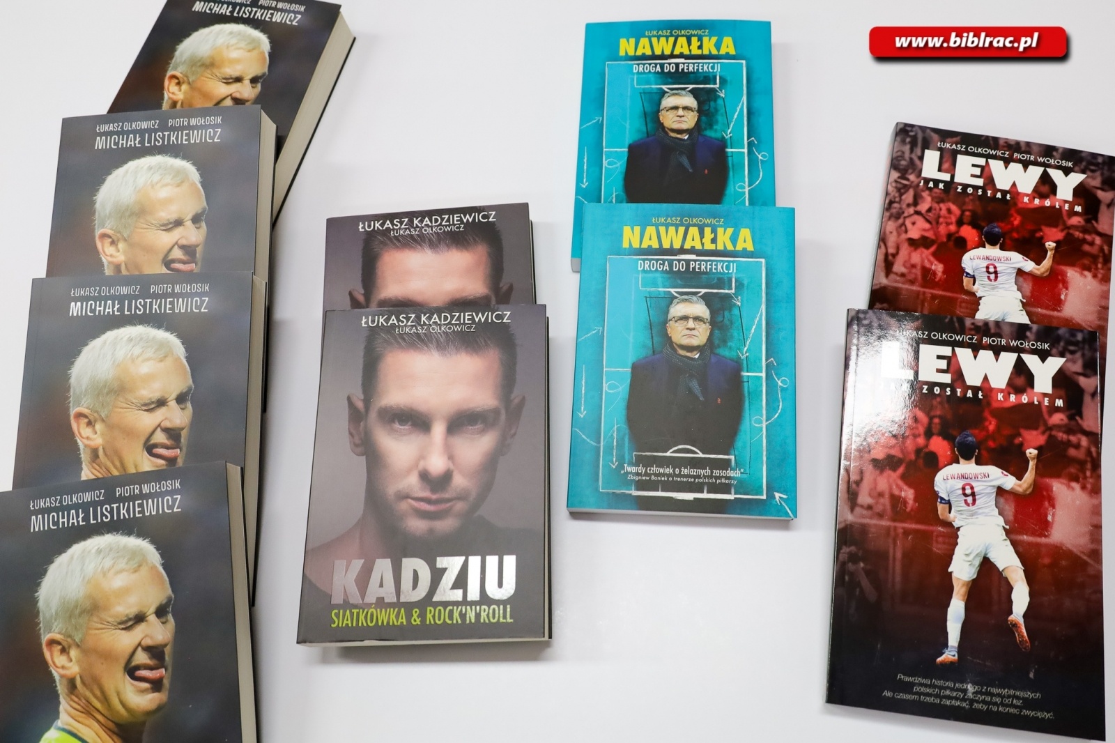 Zdjęcie w galerii na portalu naszraciborz.pl: Lewy, Listek, Nawałka i… Hubert Kostka - Łukasz Olkowicz w bibliotece wiadomości z regionu