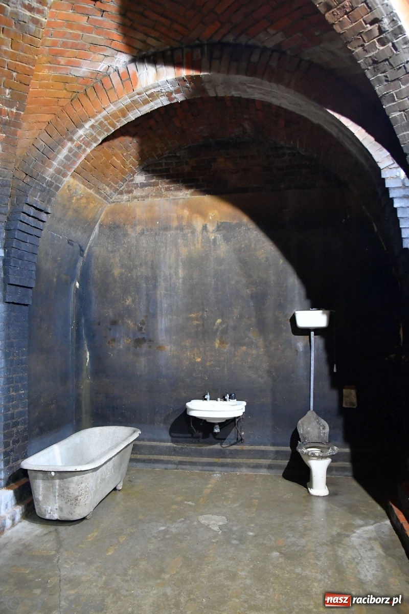 Zdjęcie w galerii na portalu naszraciborz.pl: Muzyka epicka w industrialnych wnętrzach starych wodociągów [WIDEO] wiadomości z regionu