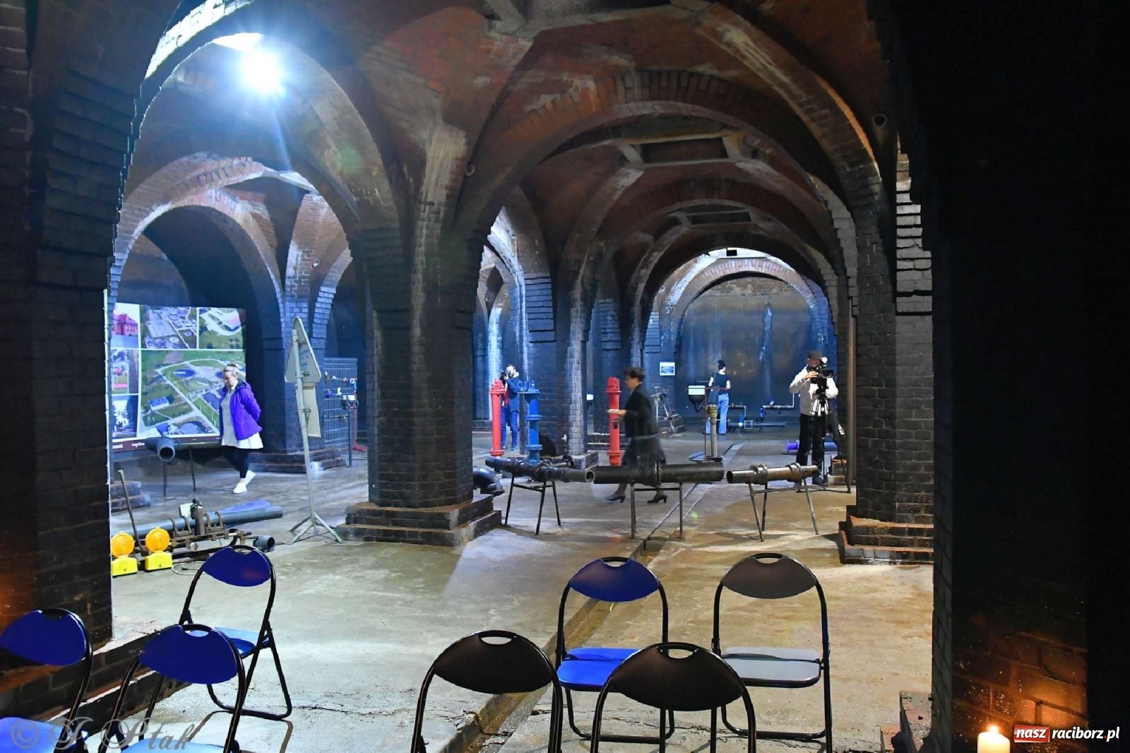 Zdjęcie w galerii na portalu naszraciborz.pl: Muzyka epicka w industrialnych wnętrzach starych wodociągów [WIDEO] wiadomości z regionu