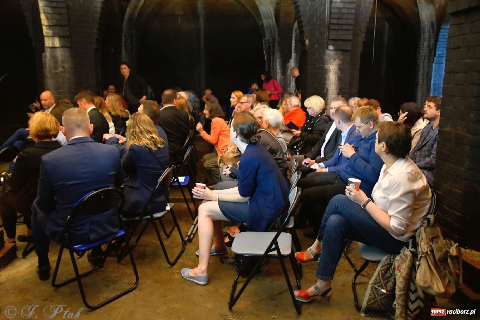 Zdjęcie w galerii na portalu naszraciborz.pl: Muzyka epicka w industrialnych wnętrzach starych wodociągów [WIDEO] wiadomości z regionu