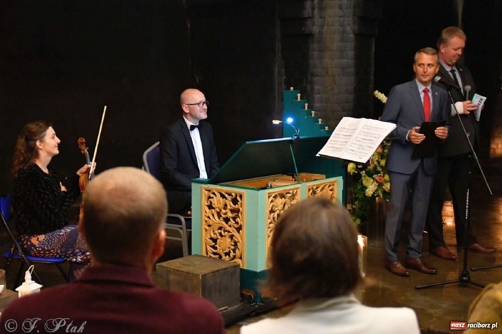 Zdjęcie w galerii na portalu naszraciborz.pl: Muzyka epicka w industrialnych wnętrzach starych wodociągów [WIDEO] wiadomości z regionu