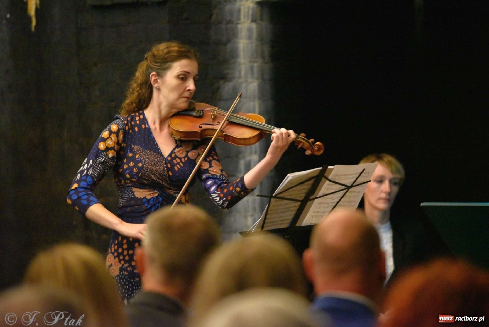 Zdjęcie w galerii na portalu naszraciborz.pl: Muzyka epicka w industrialnych wnętrzach starych wodociągów [WIDEO] wiadomości z regionu