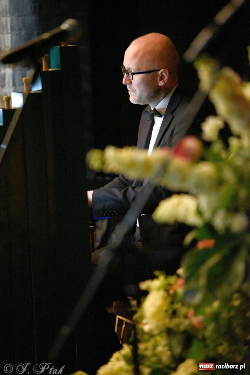 Zdjęcie w galerii na portalu naszraciborz.pl: Muzyka epicka w industrialnych wnętrzach starych wodociągów [WIDEO] wiadomości z regionu