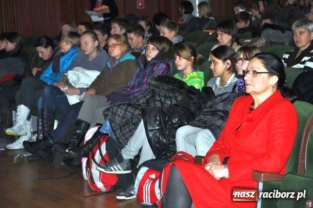 Zdjęcie w galerii na portalu naszraciborz.pl: O nowotworach dla młodzieży wiadomości z regionu