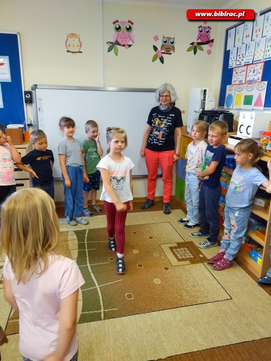 Zdjęcie w galerii na portalu naszraciborz.pl: Bez uczuć ani rusz. Spotkanie w markowickiej bibliotece wiadomości z regionu