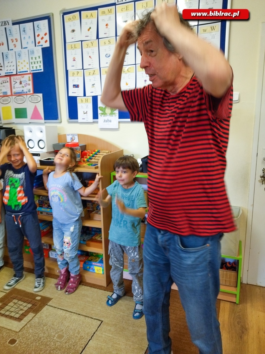 Zdjęcie w galerii na portalu naszraciborz.pl: Bez uczuć ani rusz. Spotkanie w markowickiej bibliotece wiadomości z regionu