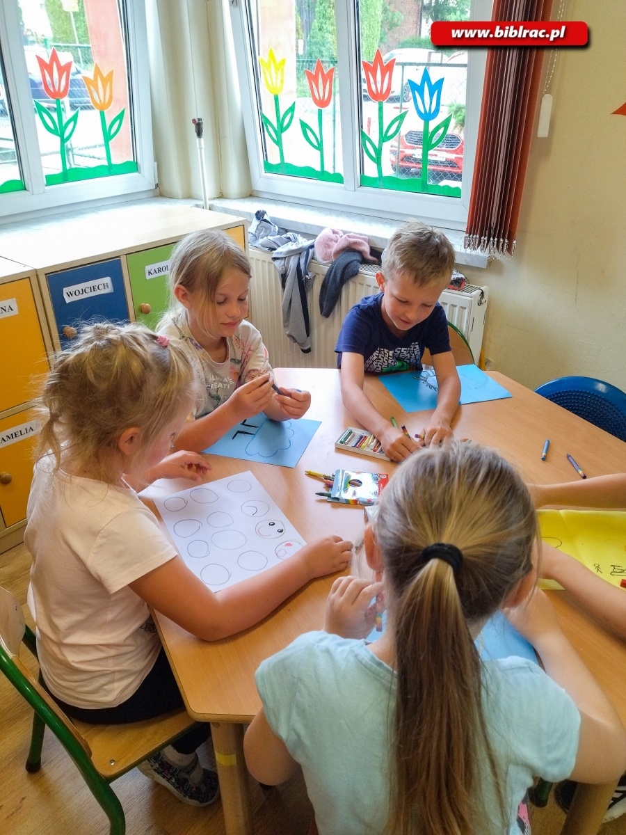 Zdjęcie w galerii na portalu naszraciborz.pl: Bez uczuć ani rusz. Spotkanie w markowickiej bibliotece wiadomości z regionu